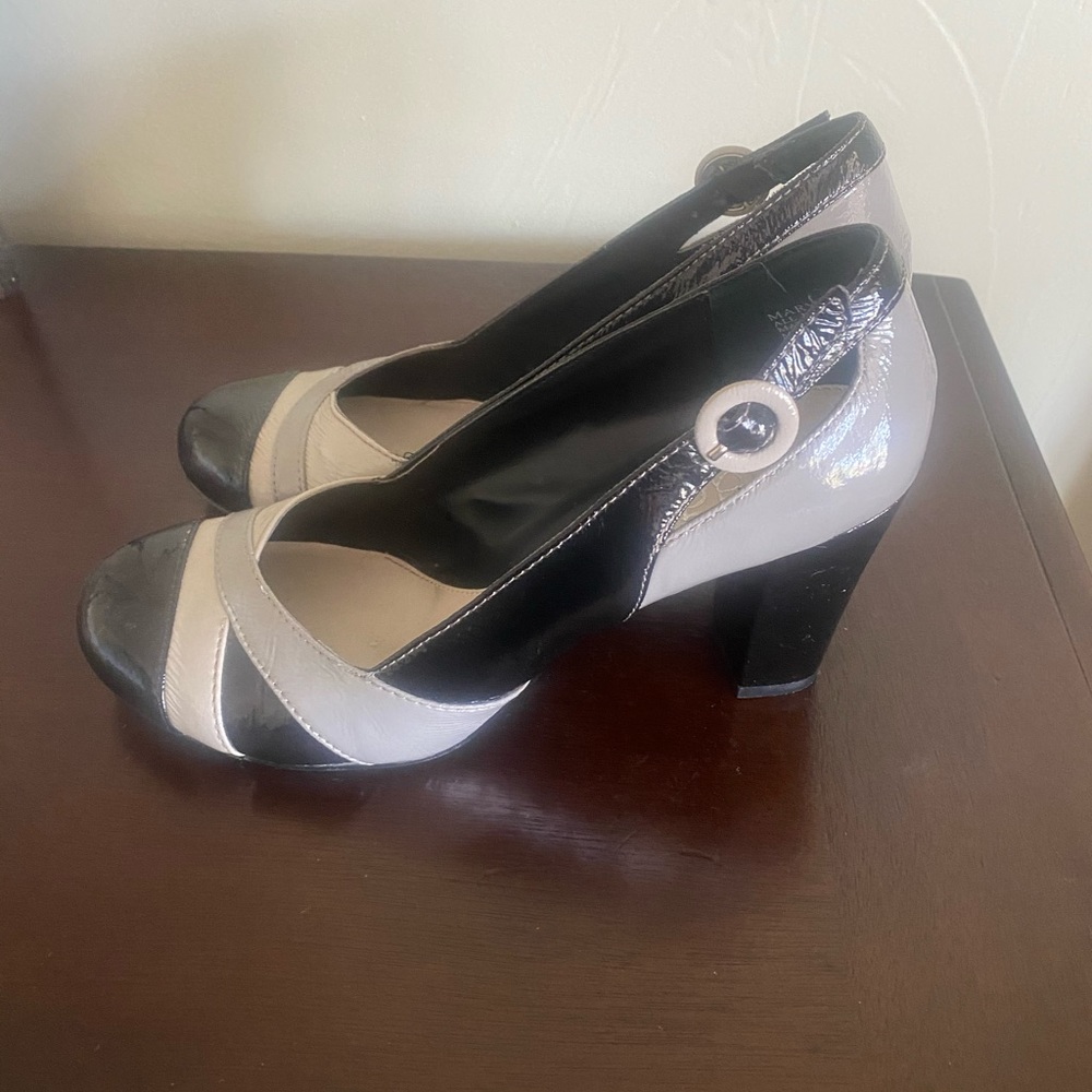 40’s style round toe patent pump.